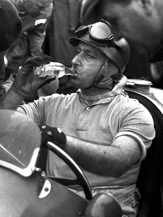 怎么把赛车服穿出时尚感,哪年流行穿赛车服