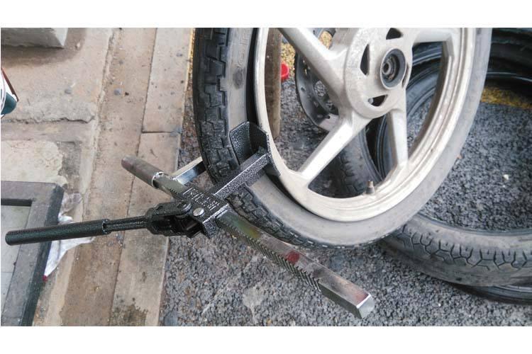 电动车真空胎气嘴根部漏气怎么办,电动车真空胎加了自补液还是漏气