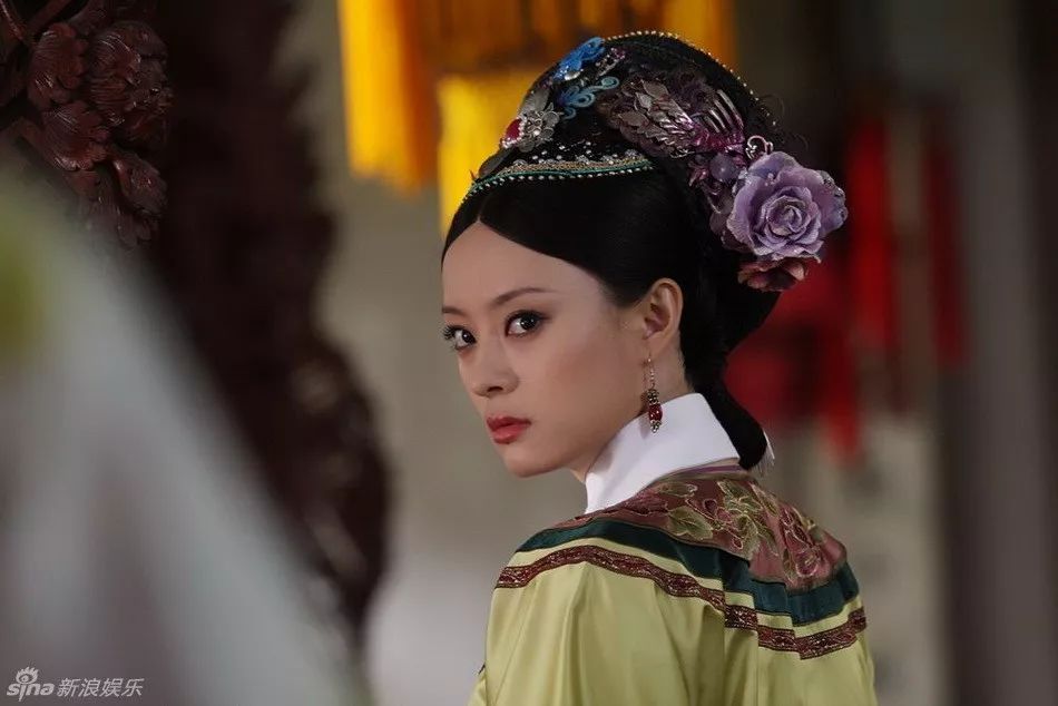 身价17亿的王力宏,王力宏穿破洞袜康熙来了