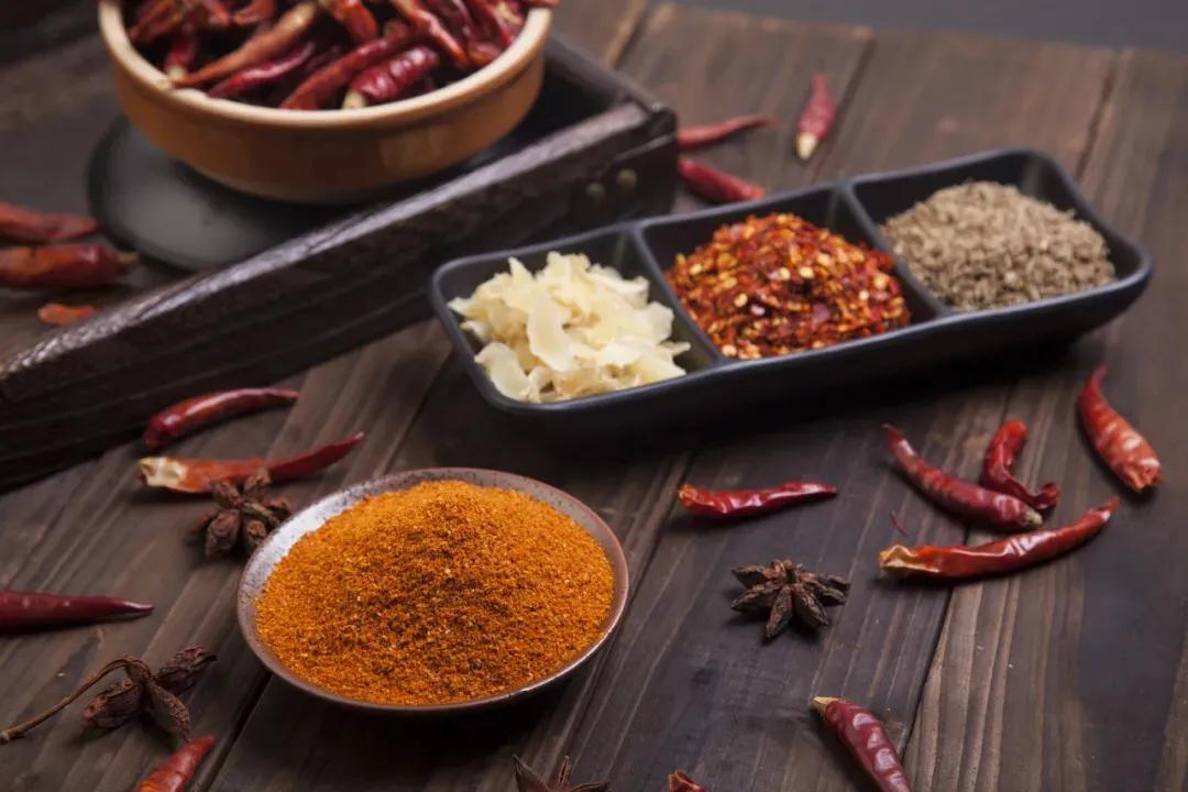 唇色淡干起皮怎么调理,唇色怎么保养