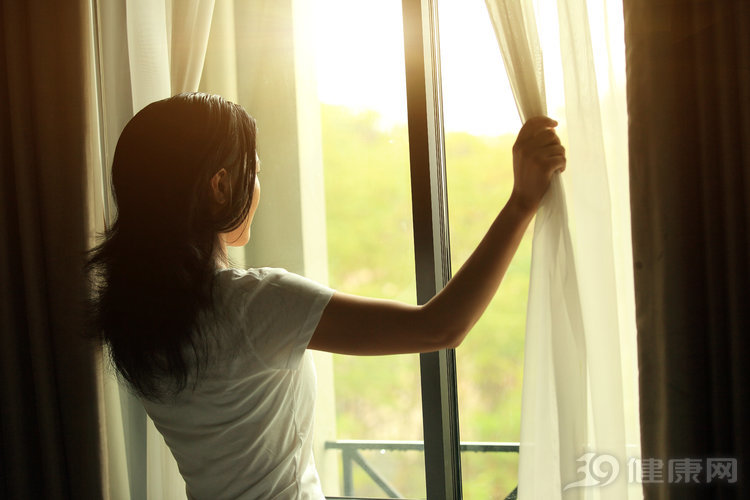 宝宝冬季皮肤干燥起皮用什么护肤,鼻翼两侧泛红干裂脱皮护肤