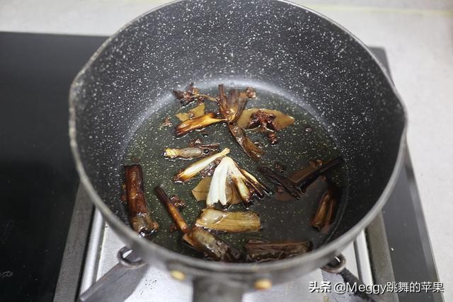 香辣拌面酱做法大全,炒菜万能香辣酱制作