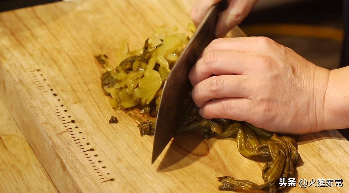 酸菜滑肉汤,老师傅教你肉片爽滑鲜嫩的小窍门,一学就会