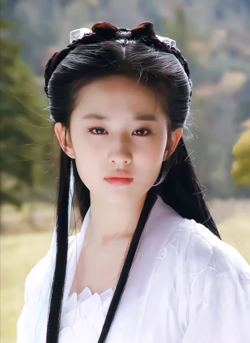 迪丽热巴的五官配上刘亦菲的脸型,刘亦菲迪丽热巴谁的眼睛好看