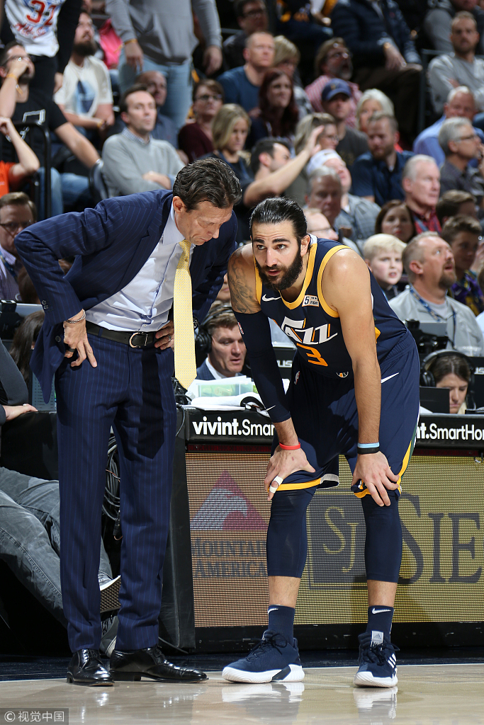 NBA今日球鞋精选:上脚两双联名款!火箭赢了,“鞋王”嗨了