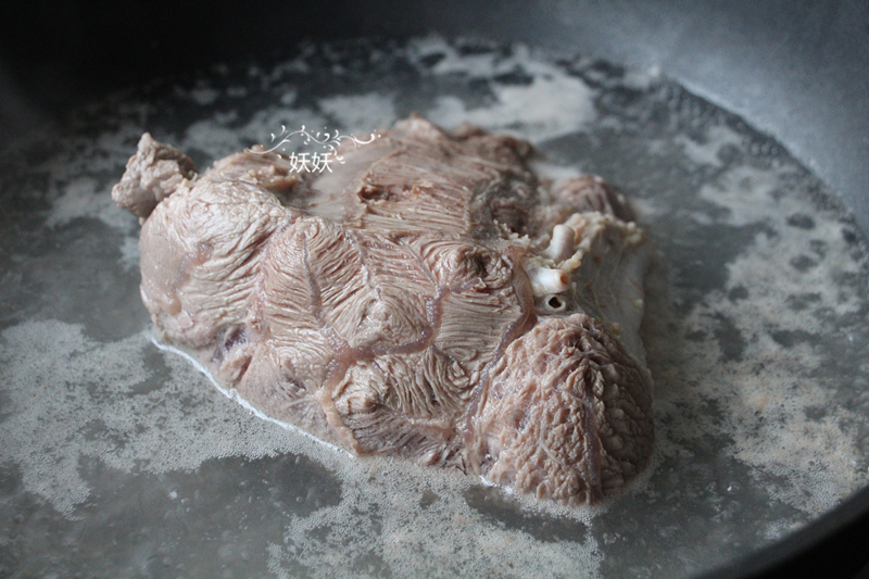 卤牛肉，记住这些小窍门，牛肉不老不碎有嚼头，方法简单一学就会