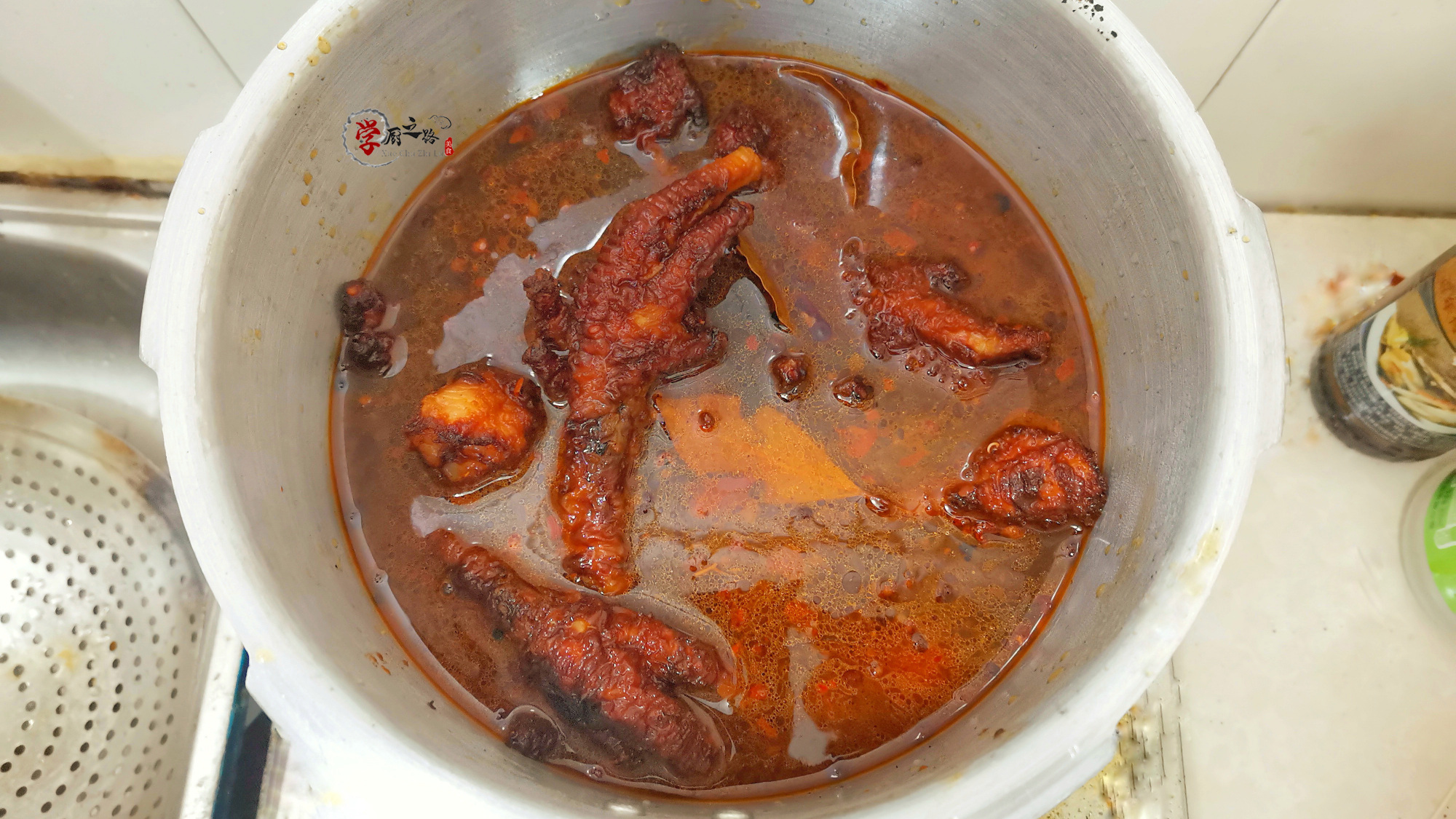 虎皮鸡爪软烂脱骨的技巧,虎皮鸡爪破皮方法