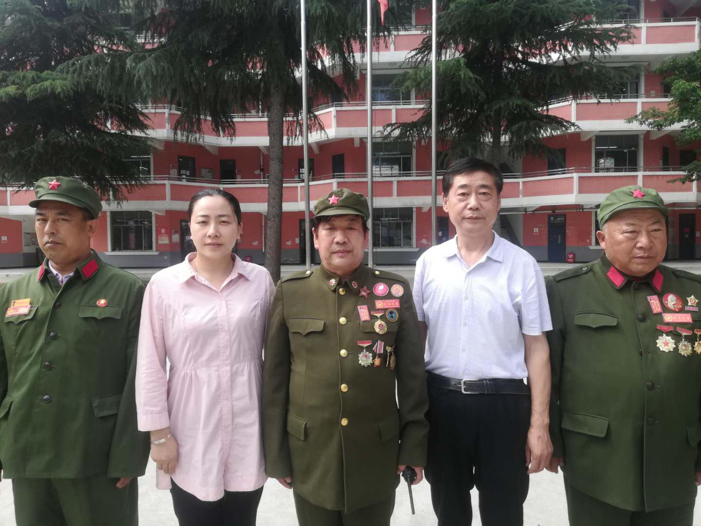 太行老兵家国情怀视频,千名学子缅怀先烈传承红色基因