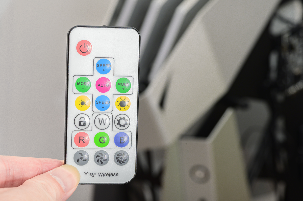 颜值与个性共舞，大水牛铁血战士异形机箱，越夜越有机