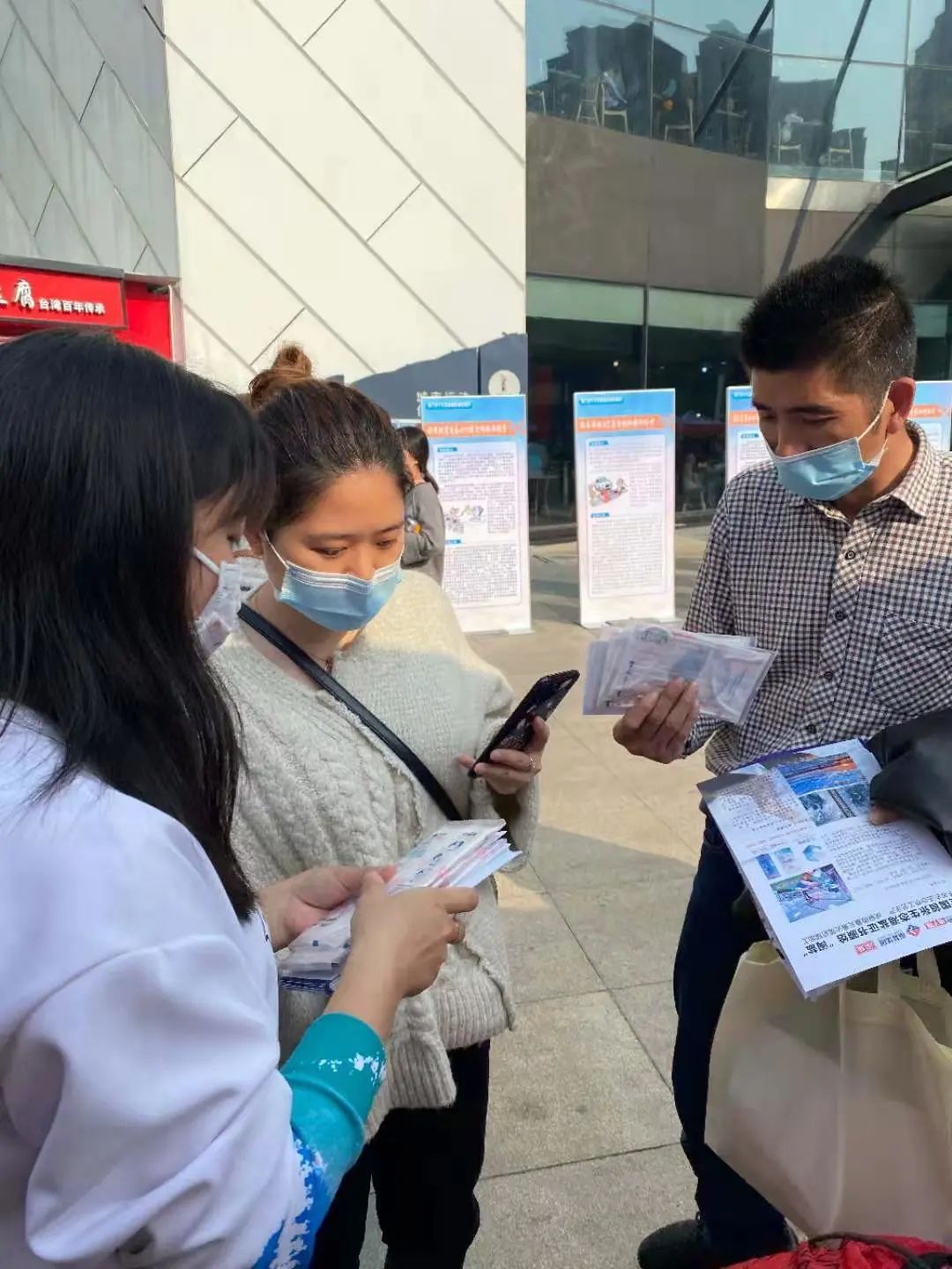 我市开展315消费者权益日宣传活动,315保护消费者权益普法讲座