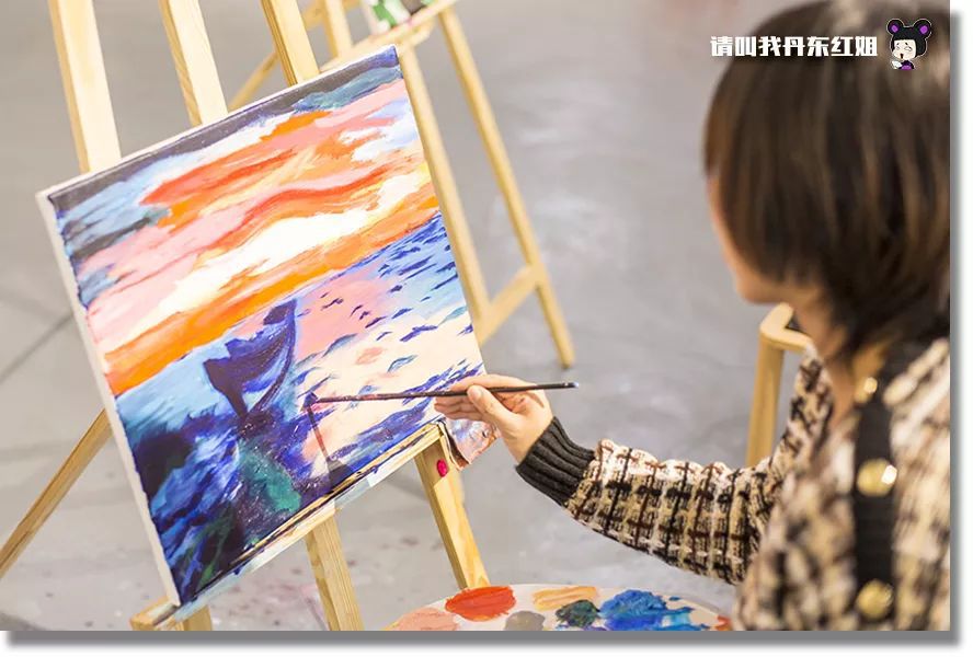 小情侣闺蜜居然在小屋鼓捣一下午，弄出了这个？