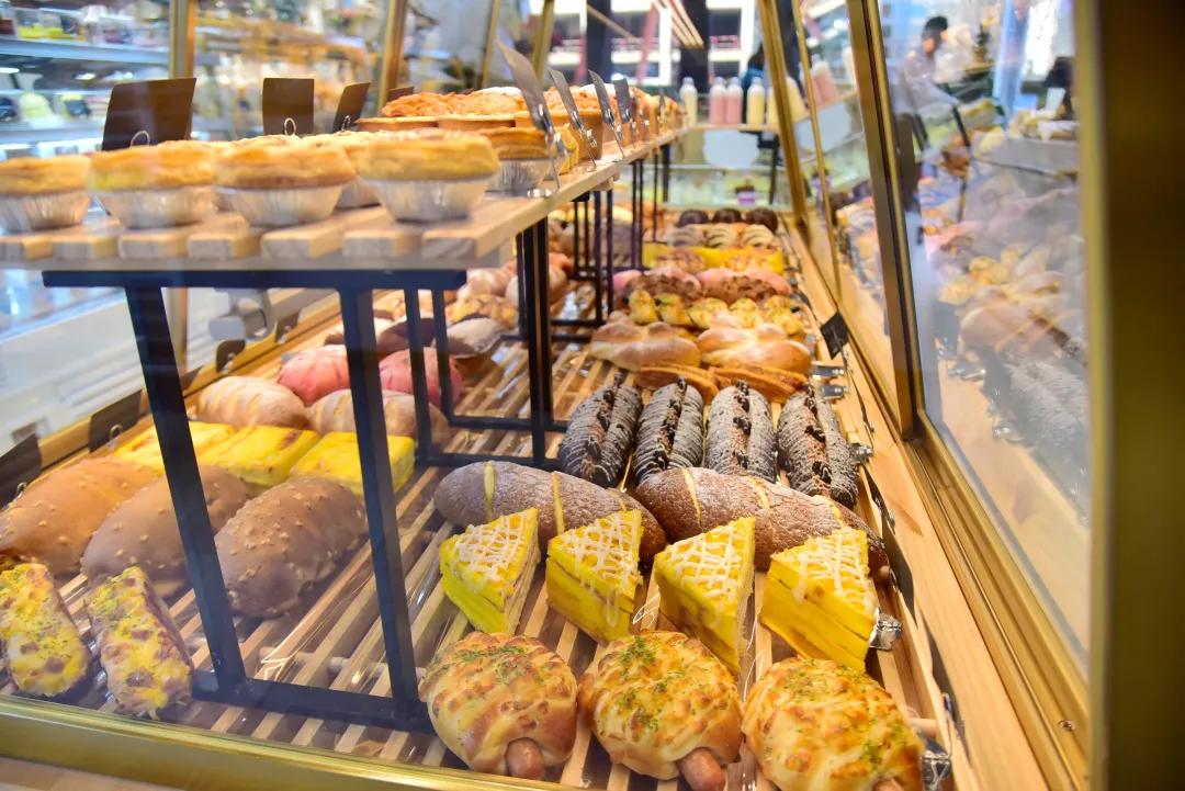 新手小白学做西点要去培训机构吗,想学西点该去什么店里学