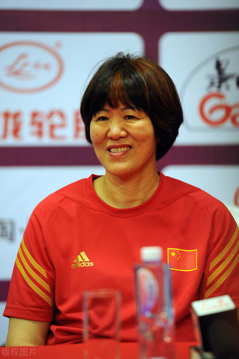 郎平的坎坷情史，为国家体育事业2次放弃爱情，年过半百终获幸福