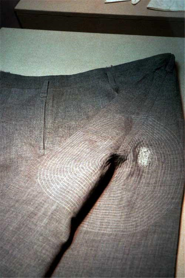 毛主席的旧鞋,鞋匠都不愿意再补:“这鞋都这么破了还补什么?”