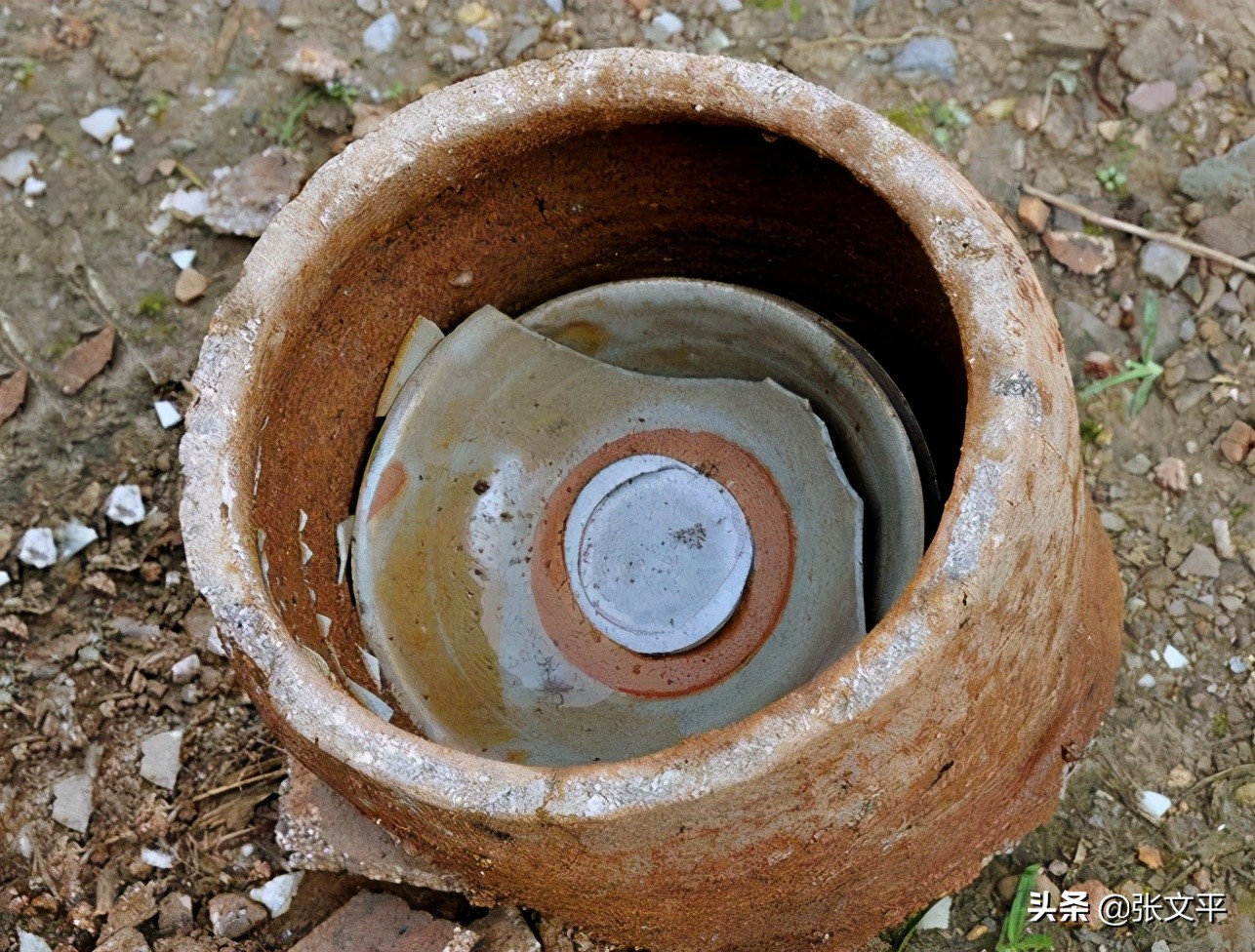 素烧不上釉瓷器,为什么陶瓷底部不上釉