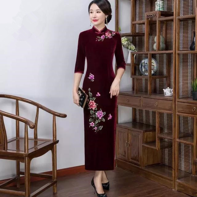 婚礼妈妈穿什么服装比较好看,婚礼上妈妈这样穿气场十足