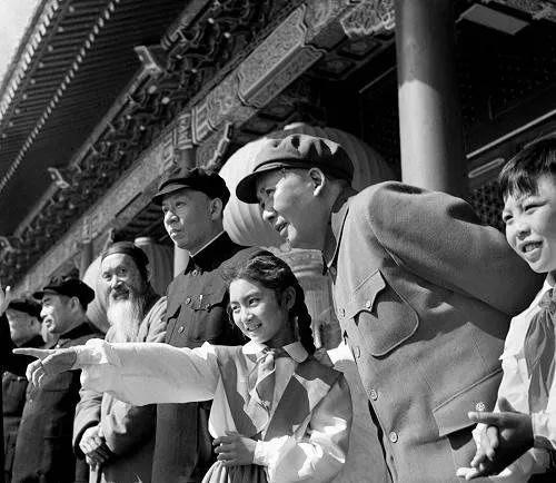 侯波拍摄的开国大典珍贵照片,侯波摄影师采访视频