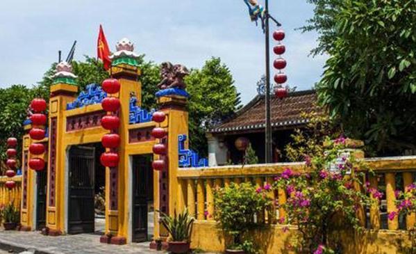 华人在海外被越南黑帮欺负，中国黑帮得知后，直接端了他们的窝