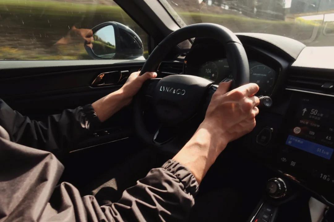 最新款领克01驾驶体验,领克01探界者怎么选