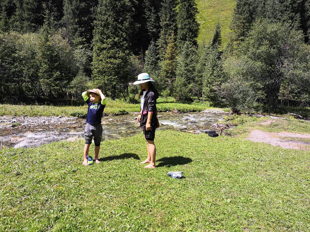 *疆新**蒙古包旅店老板,看他一天的收入多少,一个月就抵我一年工资