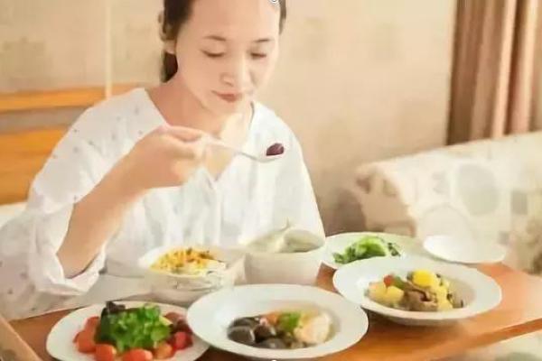 产后哺乳期饮食要慎重,比凉辣食物更“有害”的是这5种,别吃了