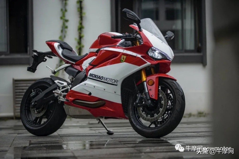 29990元起隆鑫500双缸平台跑车摩枭500RR上市