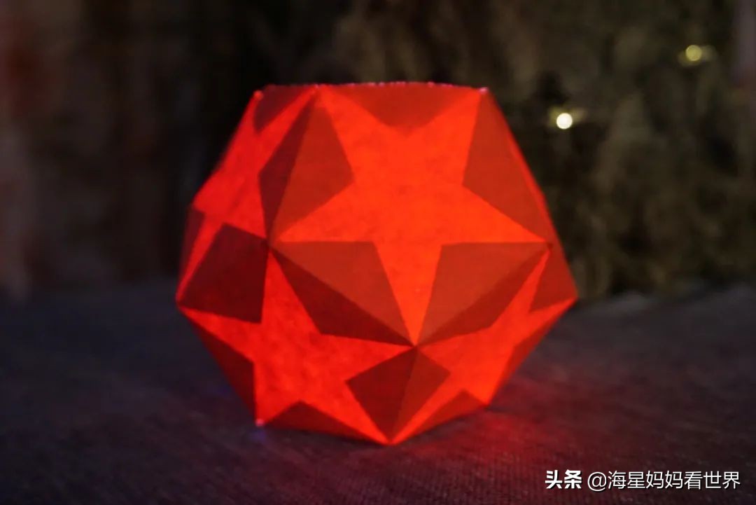 春节喜气洋洋大红灯笼高高挂,红红火火喜气洋洋百家姓灯笼