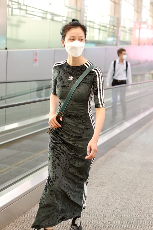 倪虹洁穿衣 (倪虹洁穿黑色衣服的图片)