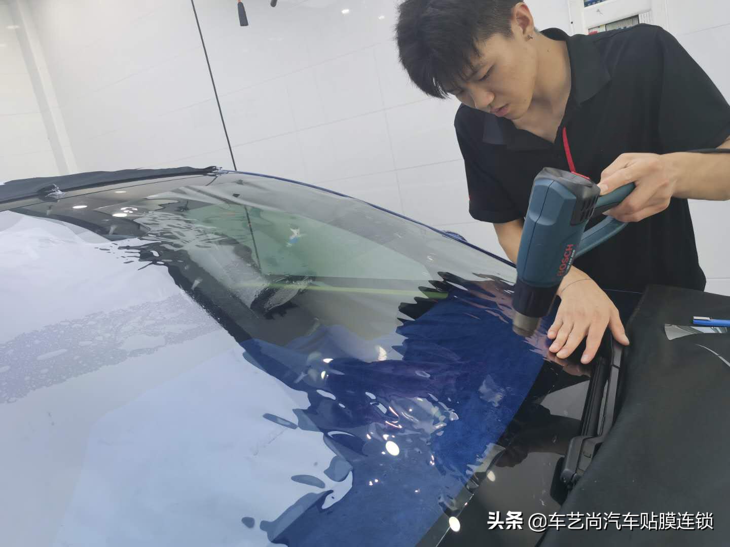 汽车窗户膜撕掉有胶怎么去除,撕掉车顶膜留下的胶怎么去掉