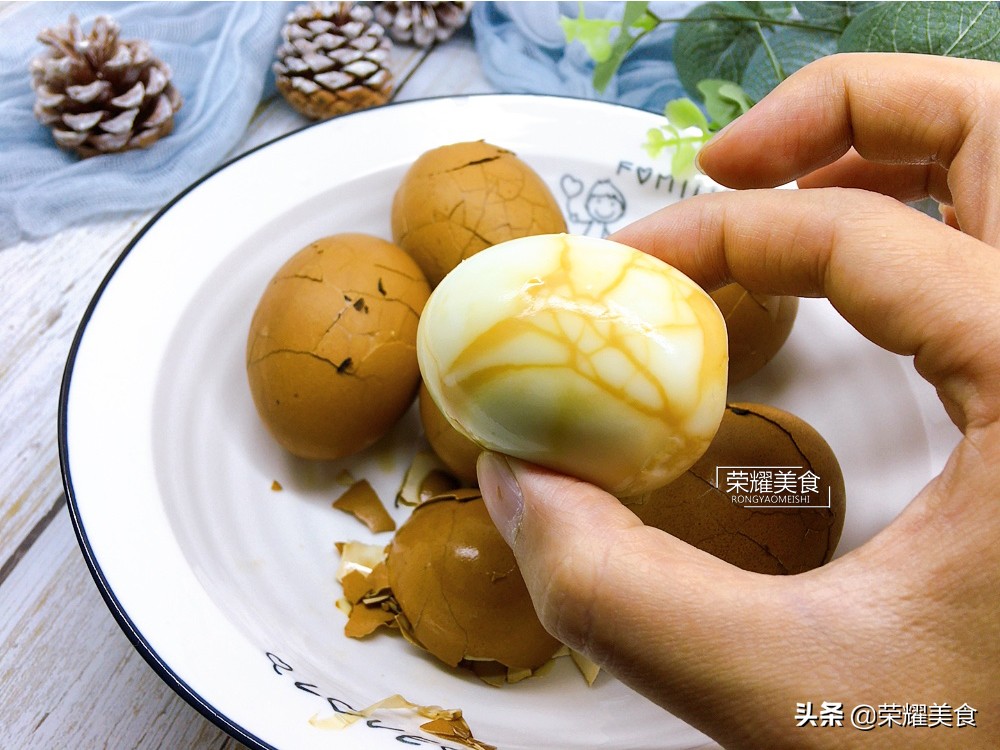 茶叶蛋很香吃起来更香,茶叶蛋很香但是不咸
