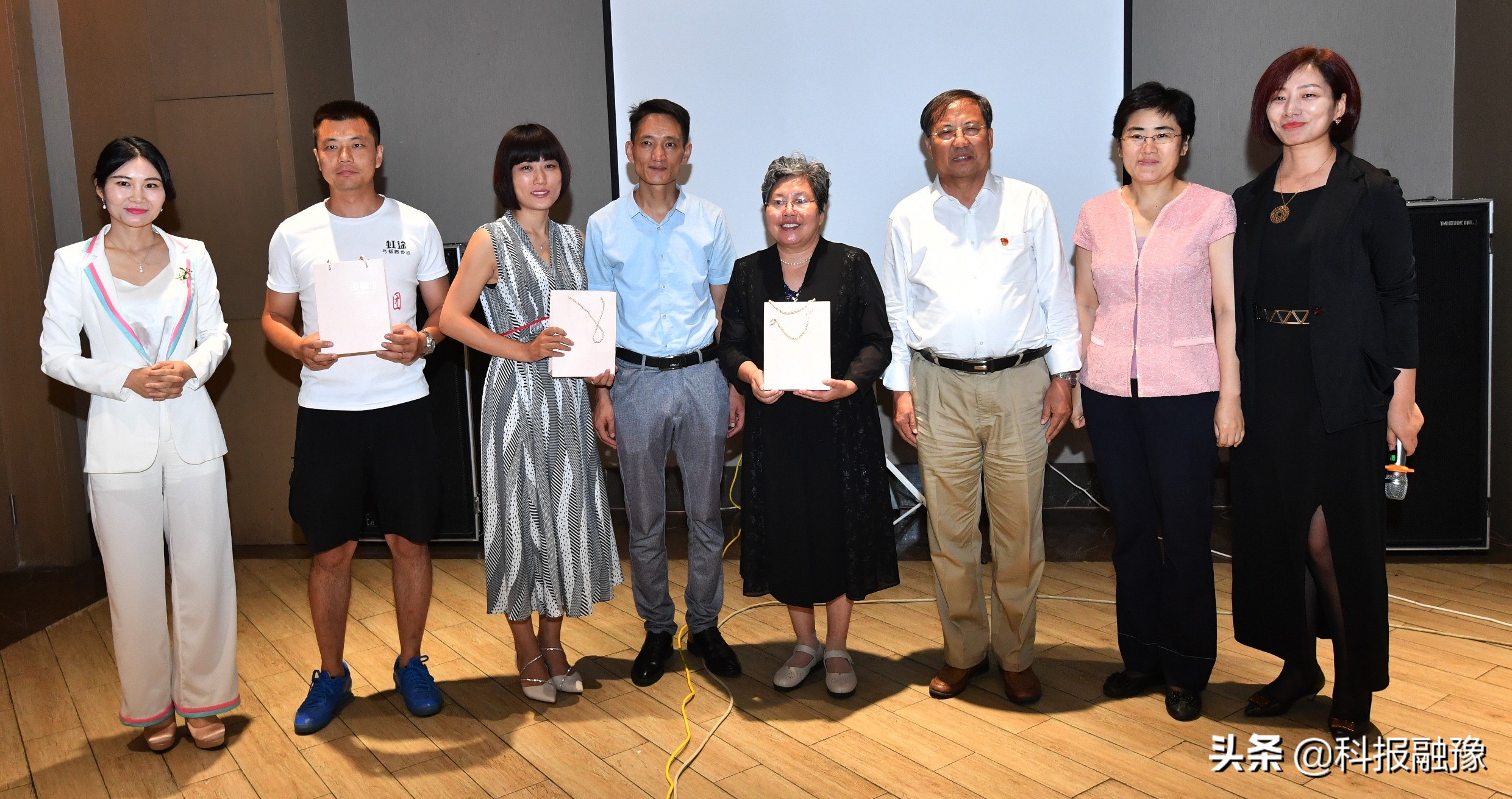 家庭文明建设活动家风故事分享会,中原好家风最美家庭巡讲活动