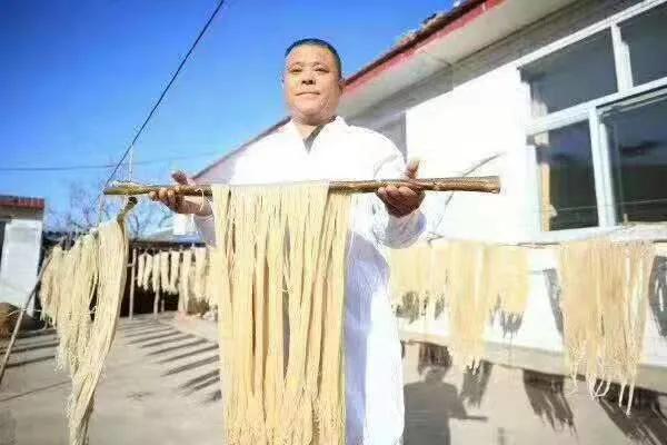 27军退伍老兵,东南亚卖粉条年入300万!