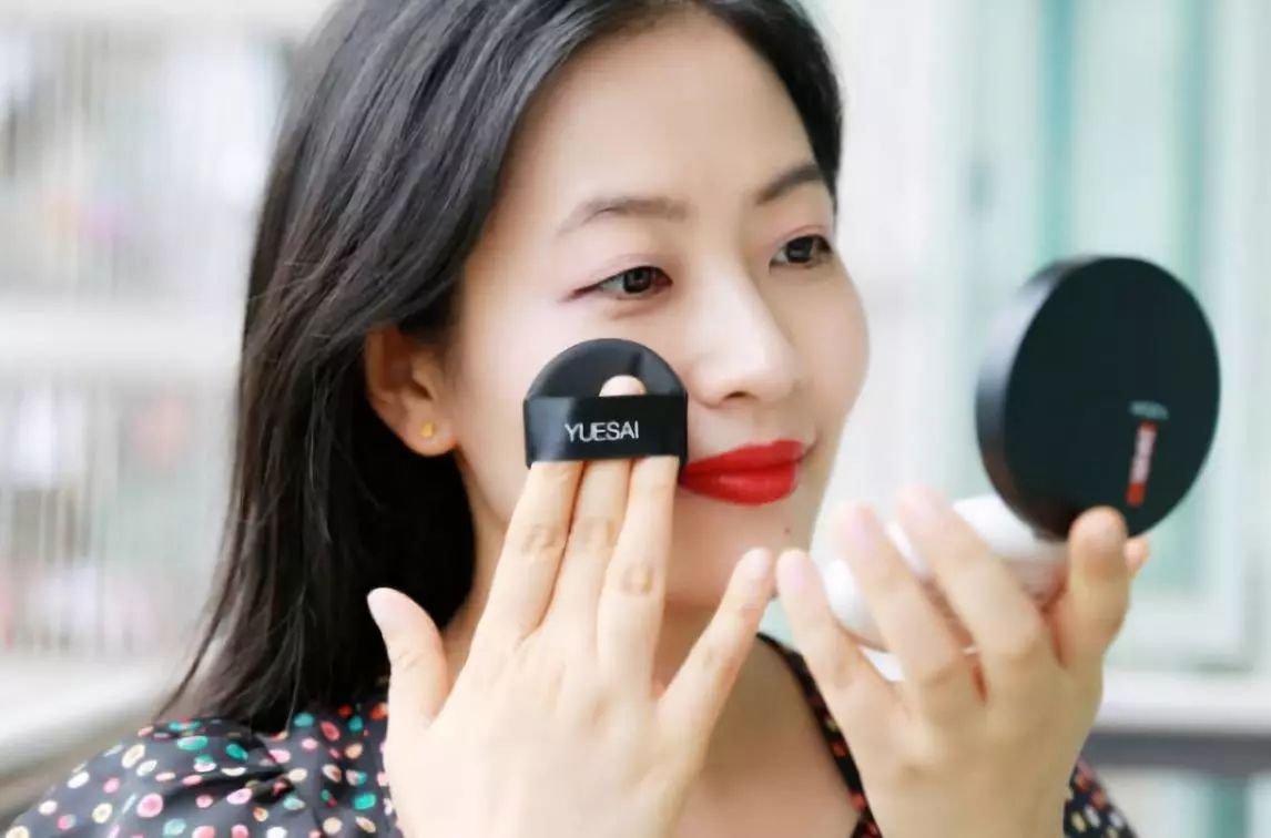 脸上有痘印怎样遮痘不显厚,脸上的痘印用遮瑕怎么遮