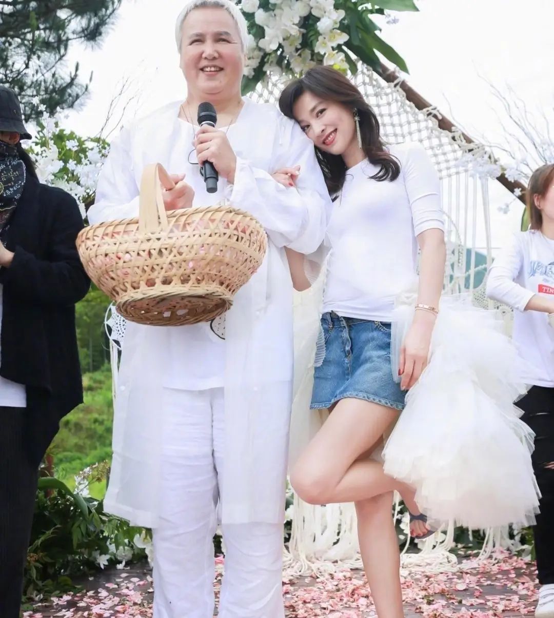 欺压原配20多年的渣男小三，太贱了吧