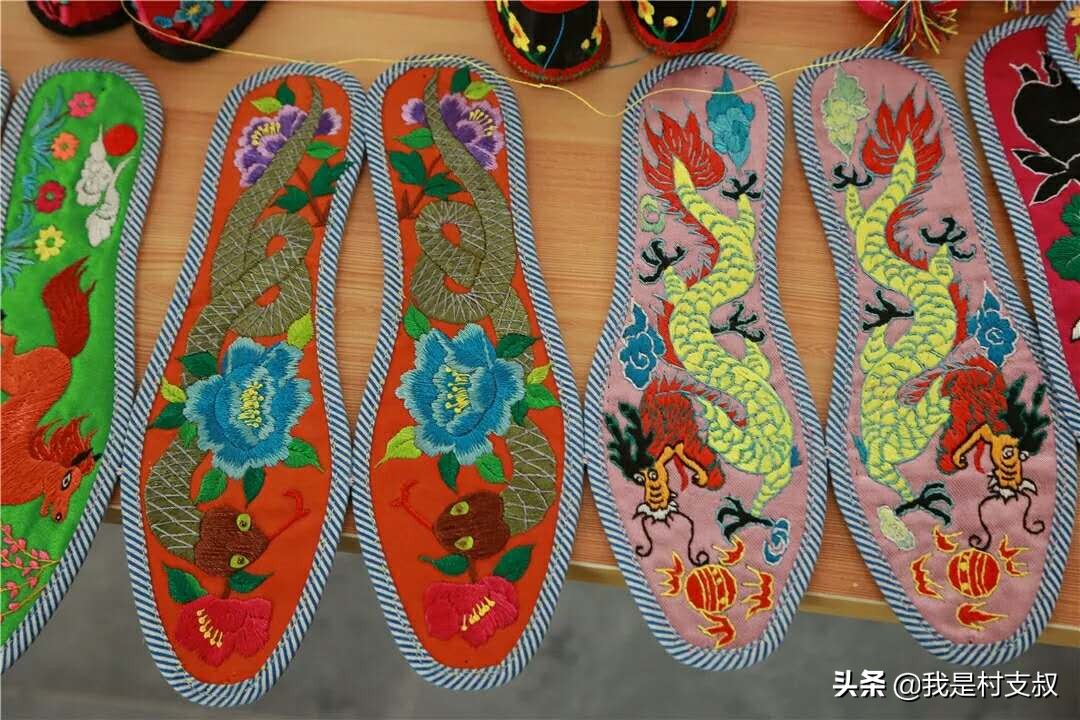 绣花鞋垫采用的是什么绣,手工鞋垫绣花自己绣带线的
