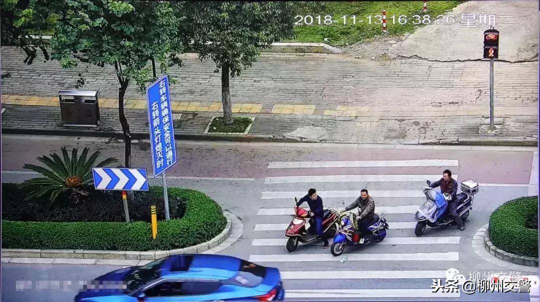 路口右转有圆灯和箭头灯怎么走,路口信号灯右拐注意事项