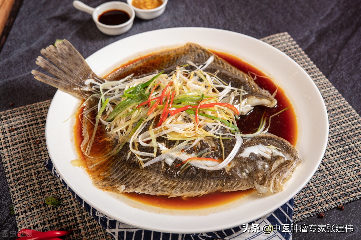 鱼刺卡喉咙怎么办?教你正确处理,避免鱼刺卡喉的现象发生