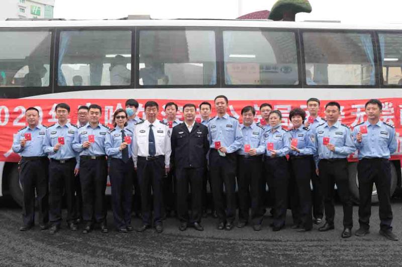 人民警察踊跃献血传递正能量,公安局组织公益献血活动