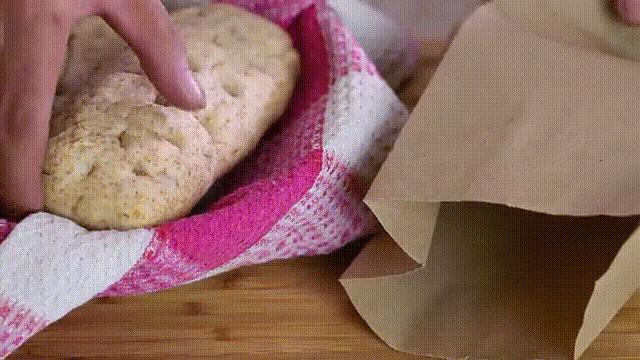 面包怎么保存才不会变质,在超市买到变质发霉的面包怎么办