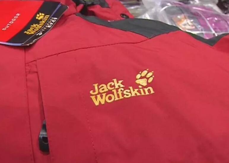 nike阿迪折扣店衣服是正品吗,商场特卖的衣服靠谱吗