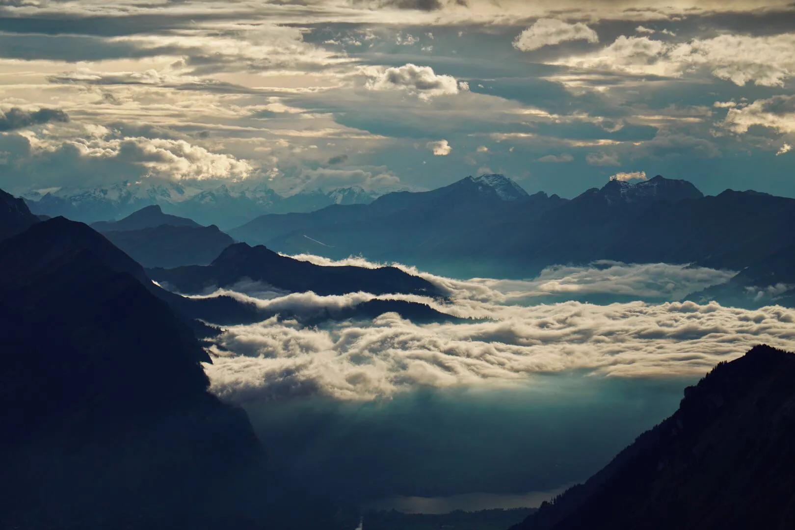 瑞士少女峰旅游详细攻略,四姑娘山徒步路线免费推荐