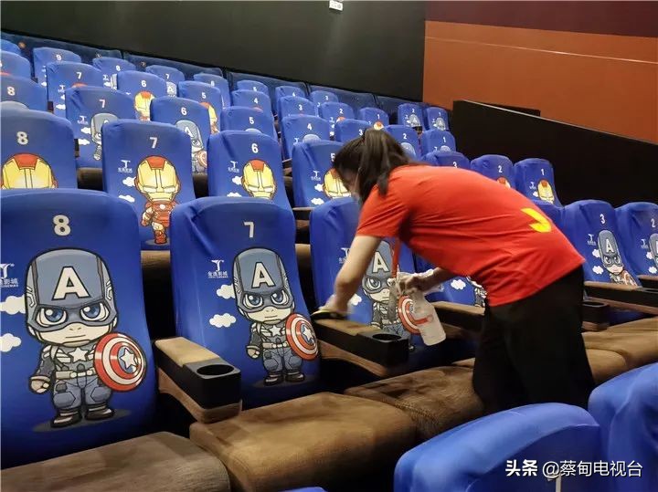 武汉蔡甸影院陆续恢复开放“走心”防疫让市民放心观影