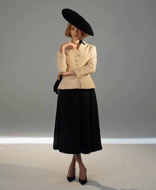 LV太子妃罕见翻车！小西装配黑裙全身迪奥上顶级女刊，妆容好老气