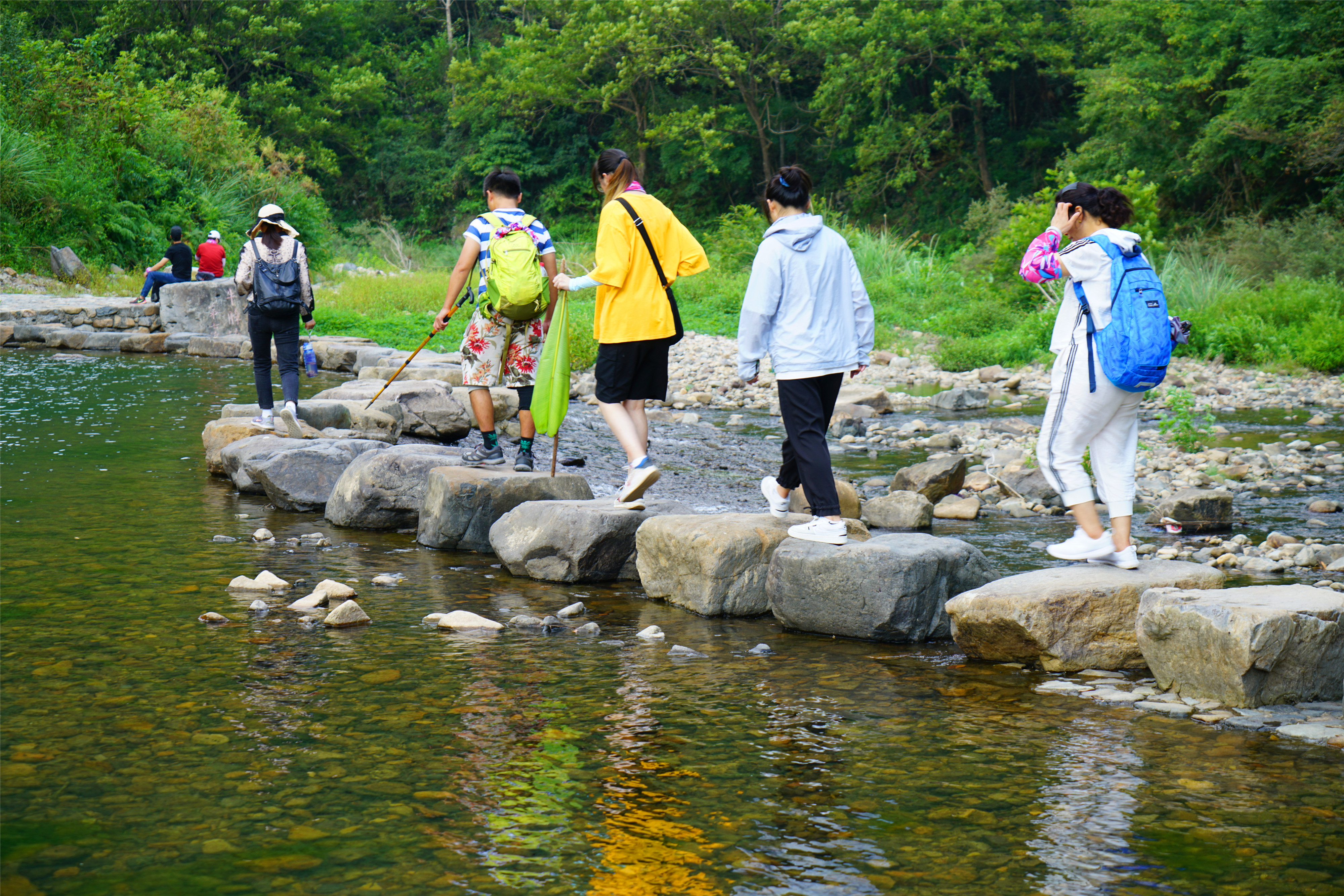 新昌这条溪，近来大火，古时是*私走**食盐秘密通道之一，人称十八渡
