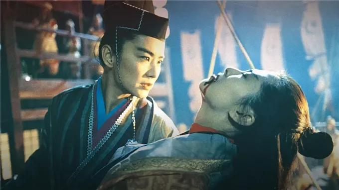 李连杰的醉拳与成龙醉拳谁是正宗,螳螂拳李连杰vs成龙醉拳大电影