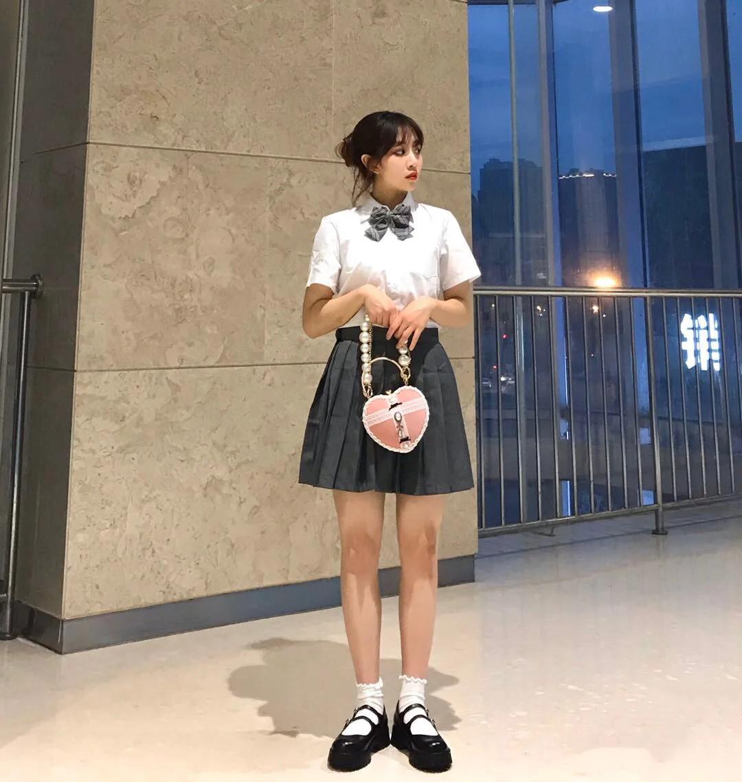 显脚小的粗跟鞋有哪些款式 (今年流行的粗跟鞋)