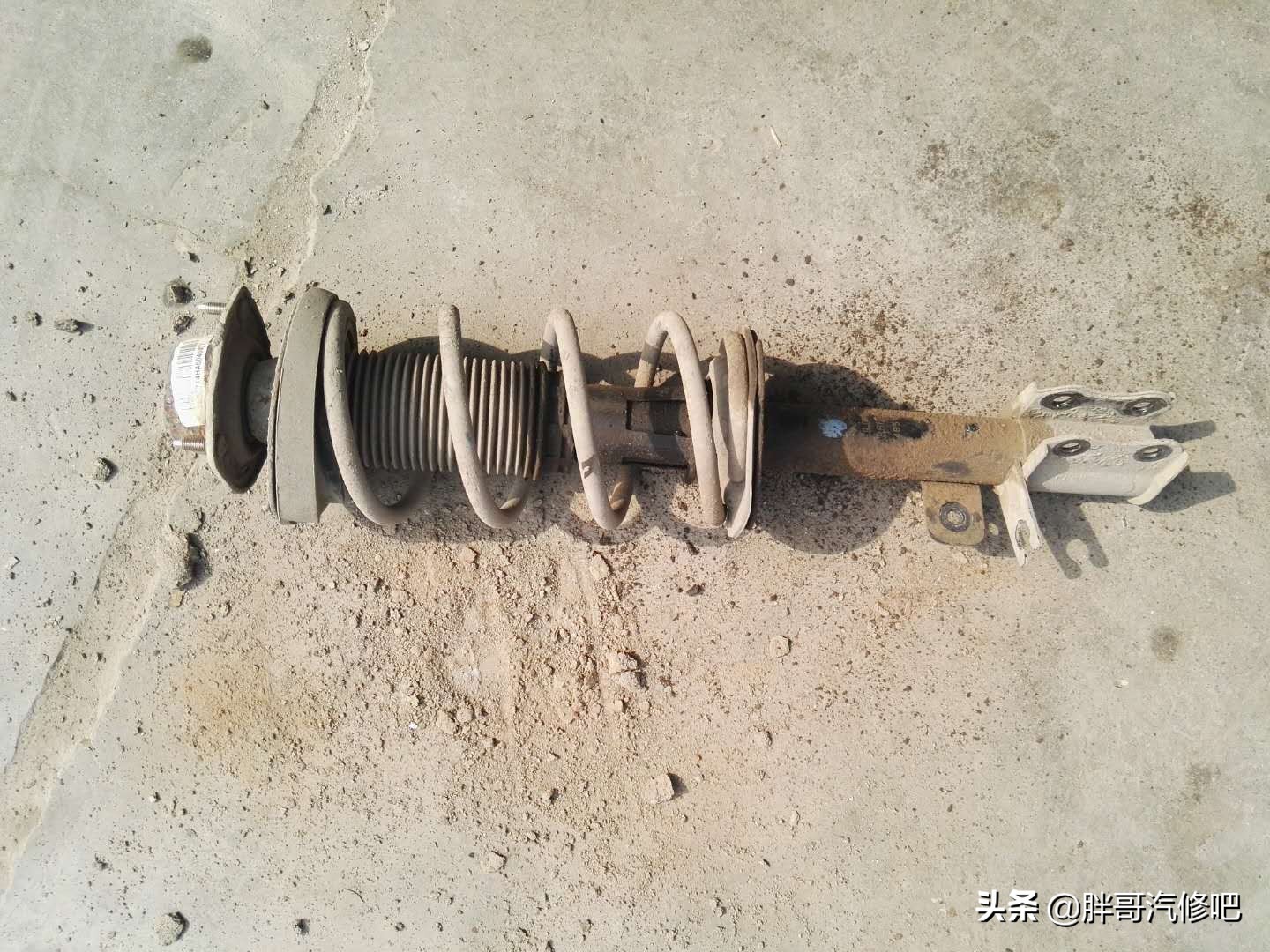 更换减震器怎么走保险,更换减震器教程和注意事项