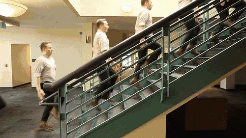 爬楼大赛是什么?来华为旗舰店寻找答案