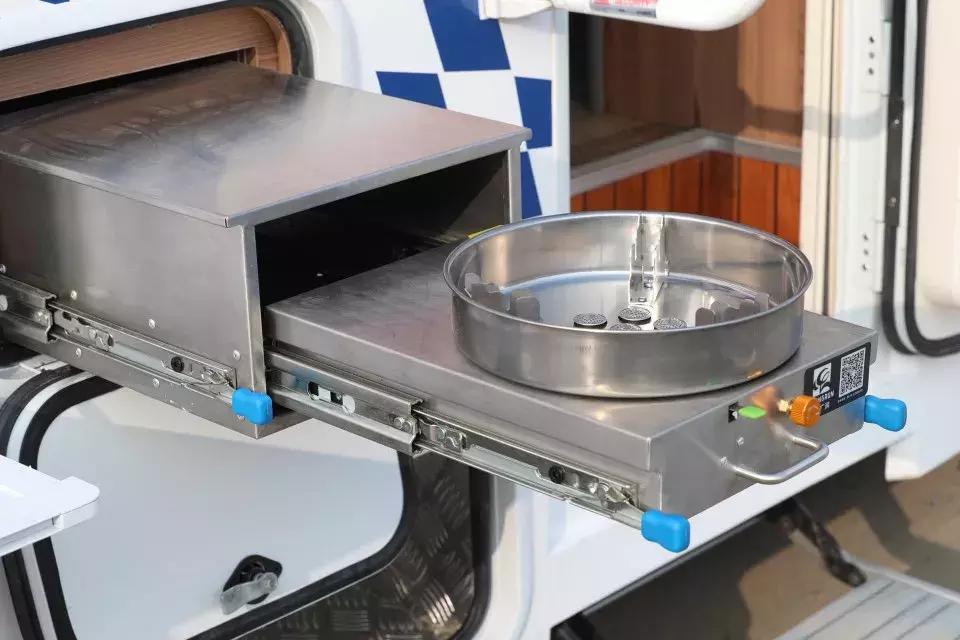 骏驰雷霆一号房车,骏驰房车直播间