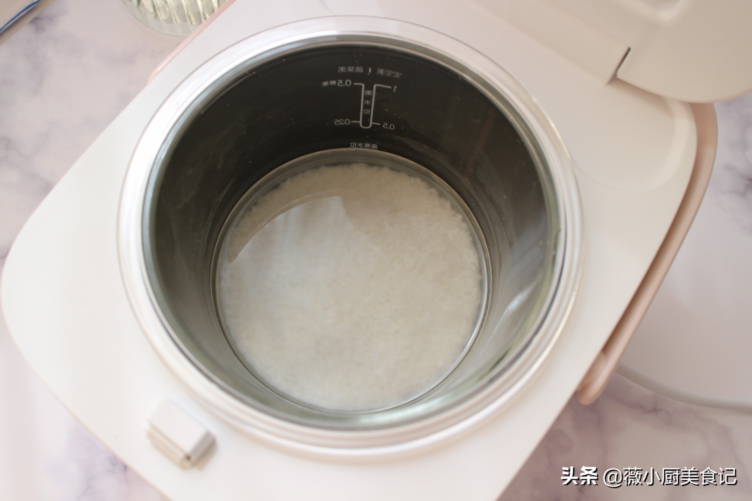 米饭换个吃法既做早餐又当零食,米饭芝士饭团